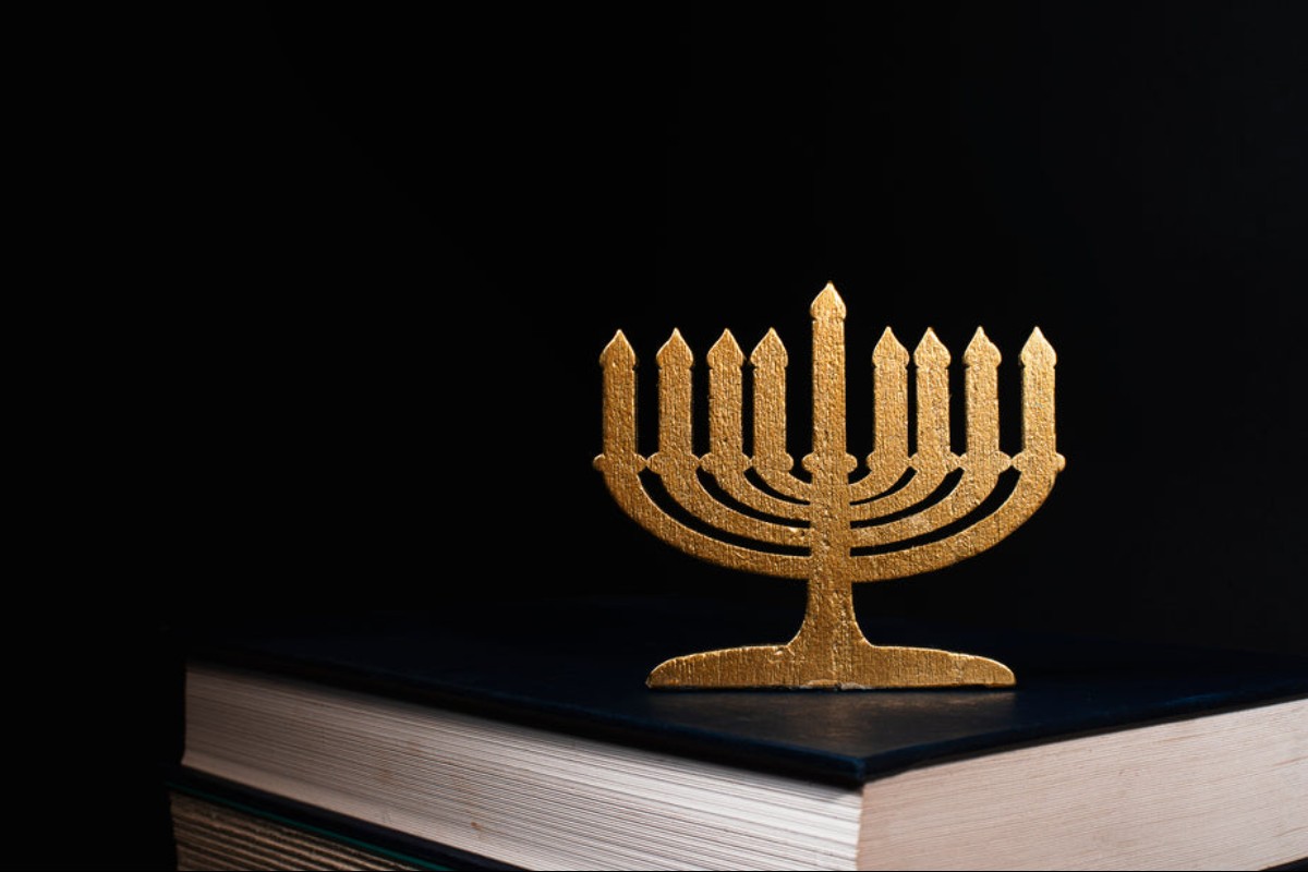 Узнайте больше об академических программах по исследованию иудаизма на StudyQA прямо сейчас